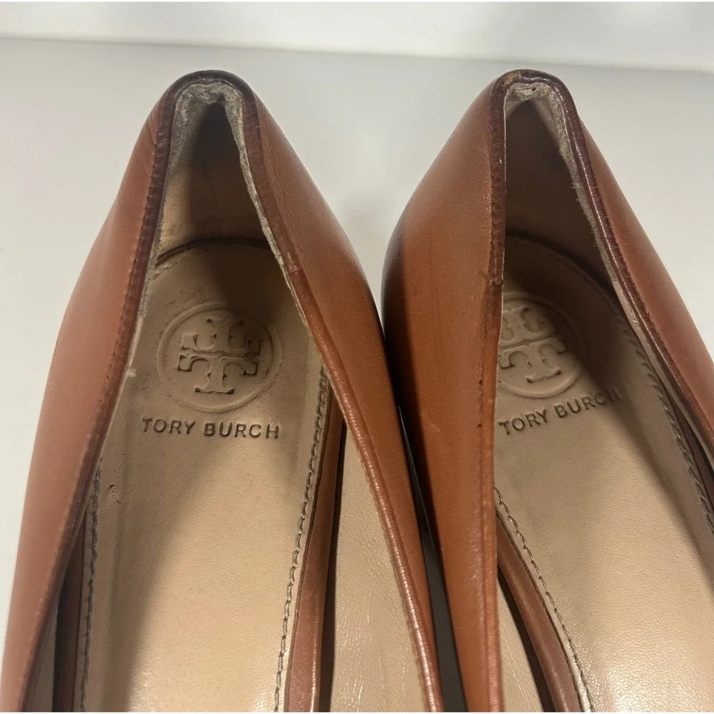 Tory Burch Claire Tan Leather Block Heel Logo Medallion Pumps 8.5M